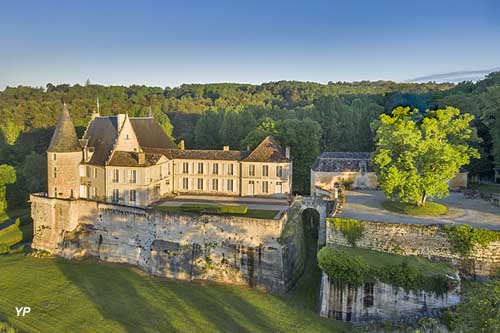 Château de Montastruc dans la vallée de la rivière Caudeau